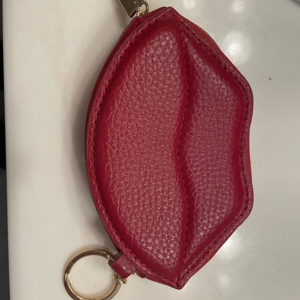Pandora lips keychain